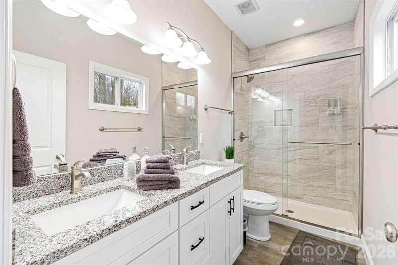 22 Daniel Rd, Asheville, NC 28806