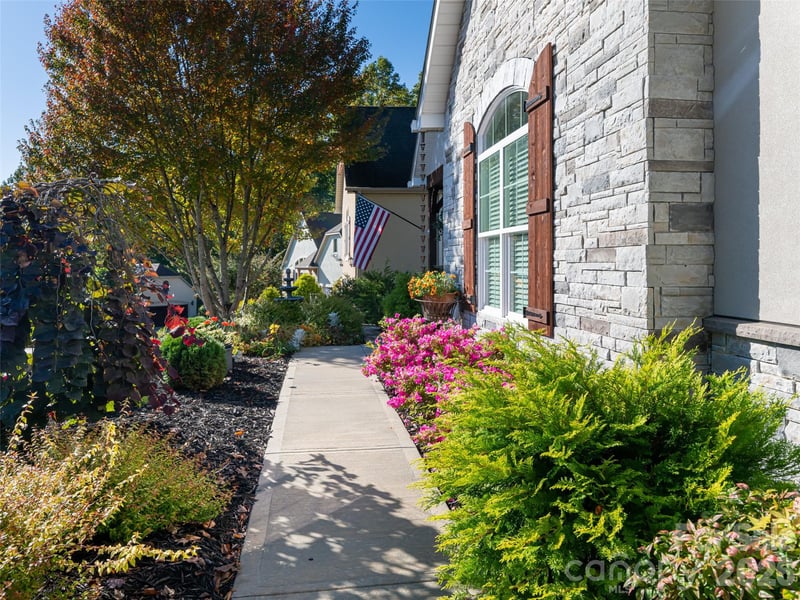 58 Carriage Highlands Ct, Hendersonville, NC 28791