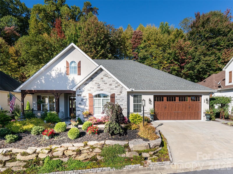 58 Carriage Highlands Ct, Hendersonville, NC 28791