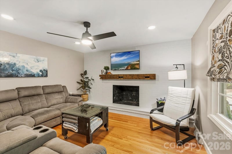6 Marley Dr, Flat Rock, NC 28731