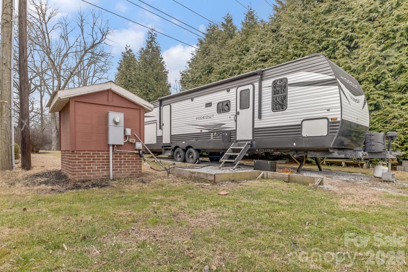 52 Baby Jane Ln, Hendersonville, NC 28792