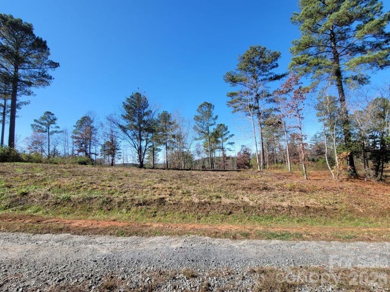 2076 Island View Ln, Connelly Springs, NC 28612