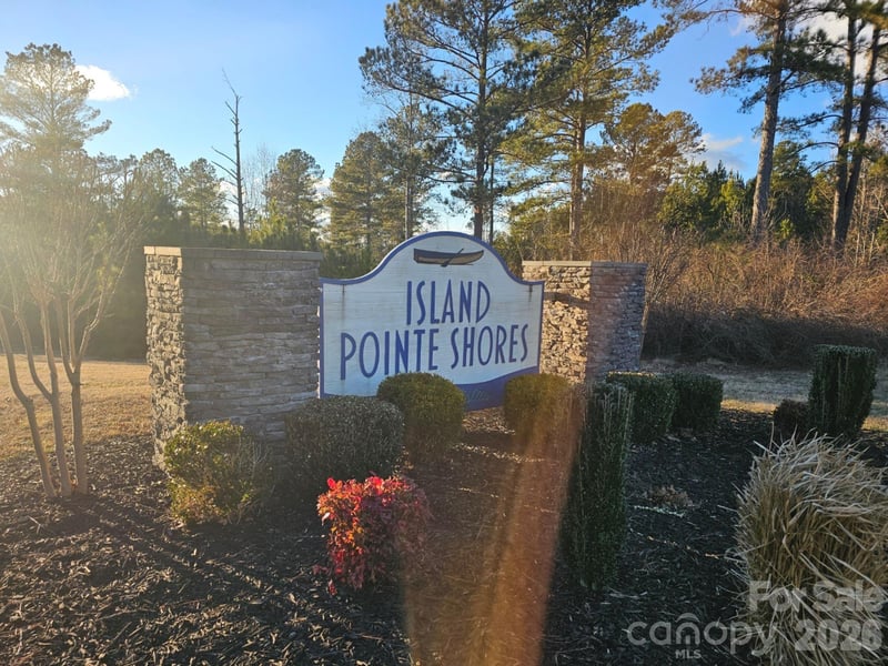 2076 Island View Ln, Connelly Springs, NC 28612