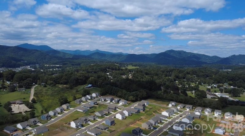 65 Ridgehaven Dr, Waynesville, NC 28786