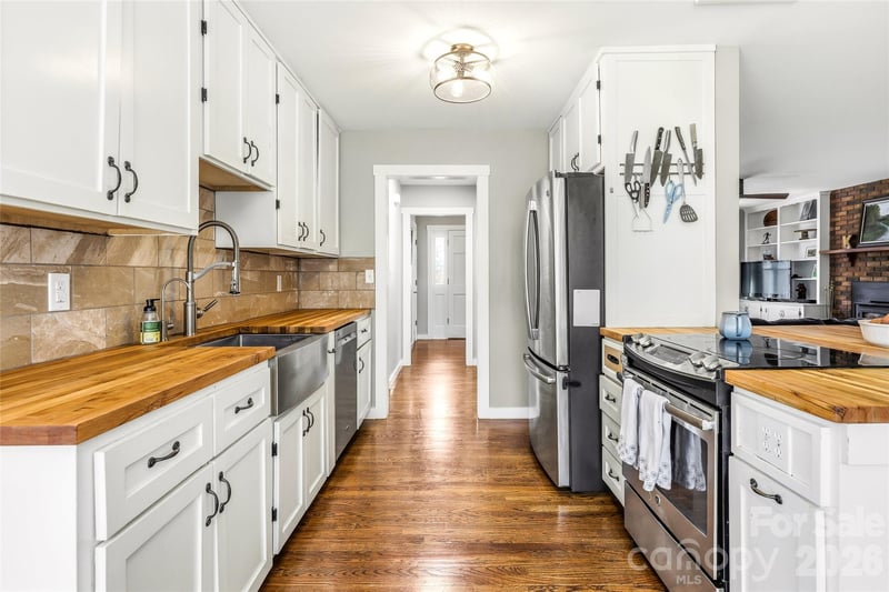 32 Ashley Pl, Etowah, NC 28729
