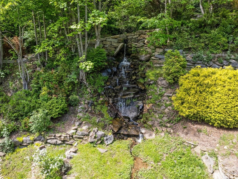 218 Red Oak Dr, Maggie Valley, NC 28751