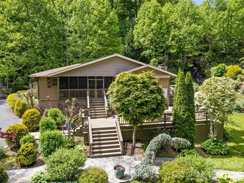 218 Red Oak Dr, Maggie Valley, NC 28751