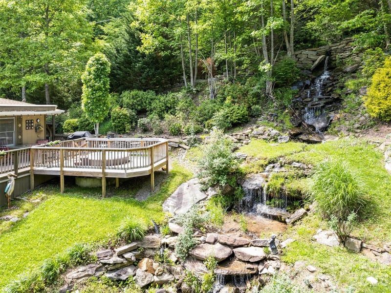 218 Red Oak Dr, Maggie Valley, NC 28751