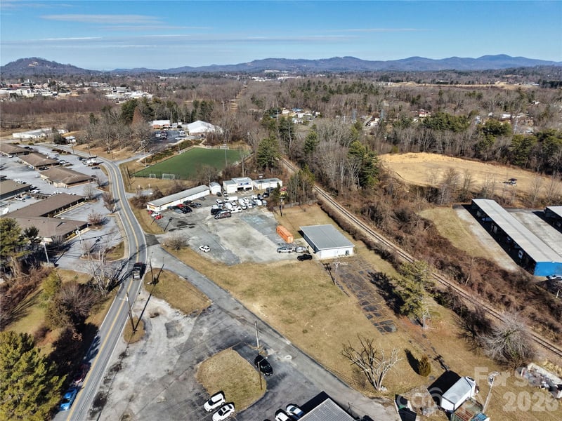 802 Grove St, Hendersonville, NC 28792