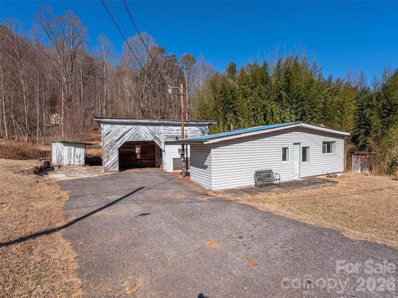 181 Mink Farm Rd, Leicester, NC 28748