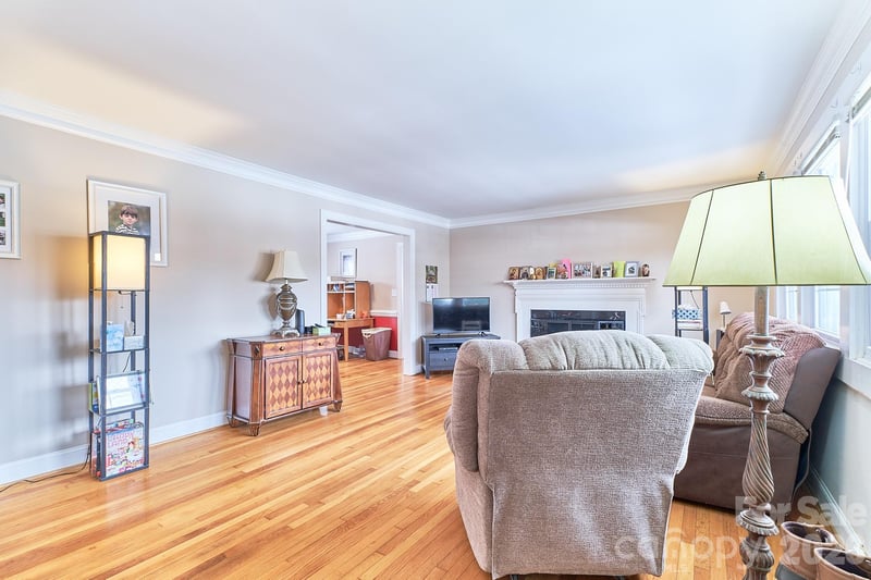 915 Onslow Dr, Greensboro, NC 27408