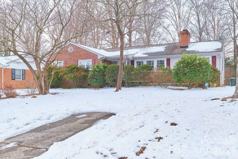 915 Onslow Dr, Greensboro, NC 27408