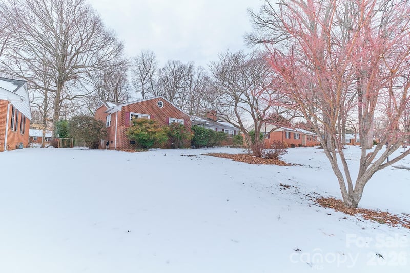 915 Onslow Dr, Greensboro, NC 27408