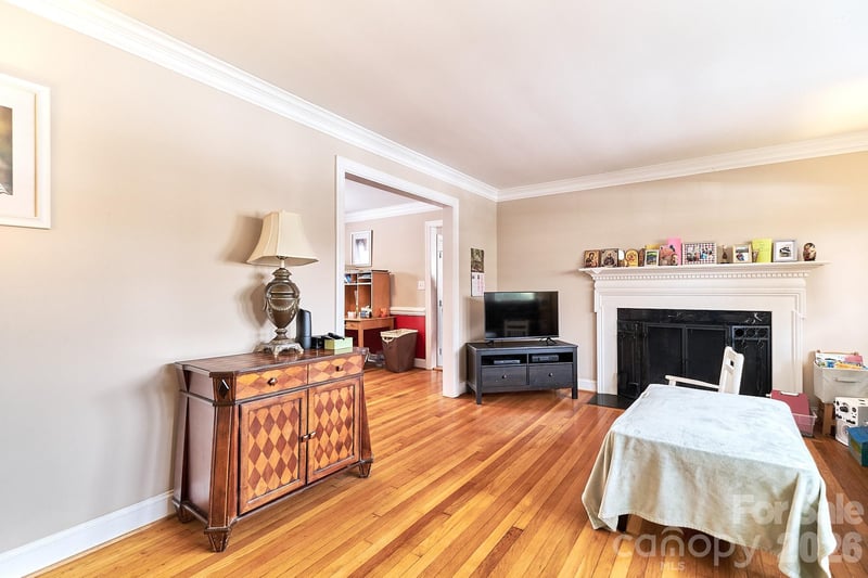 915 Onslow Dr, Greensboro, NC 27408