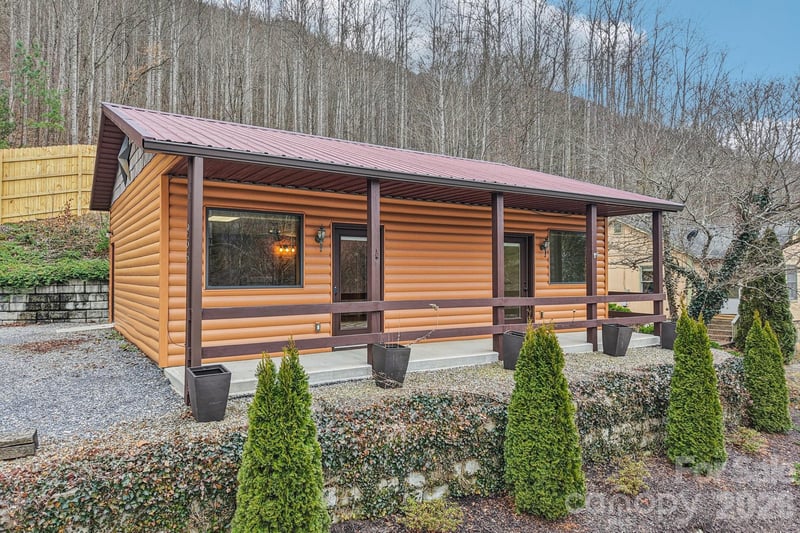 955 Soco Rd, Maggie Valley, NC 28751