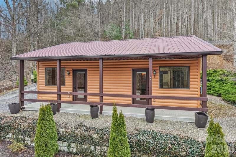 955 Soco Rd, Maggie Valley, NC 28751