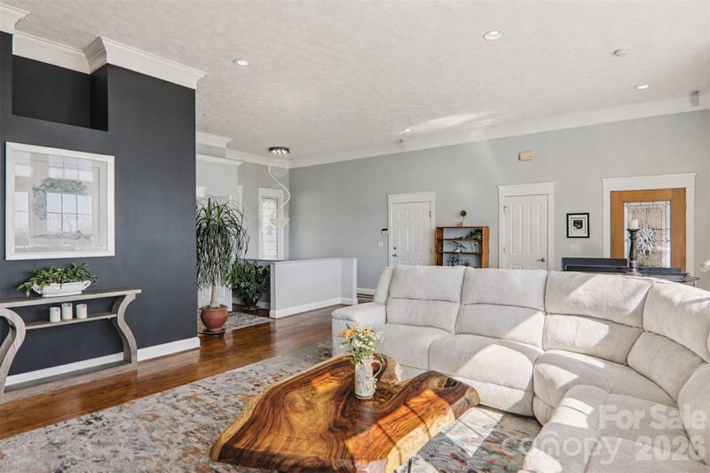 209 Rowland Dr, Laurel Park, NC 28739