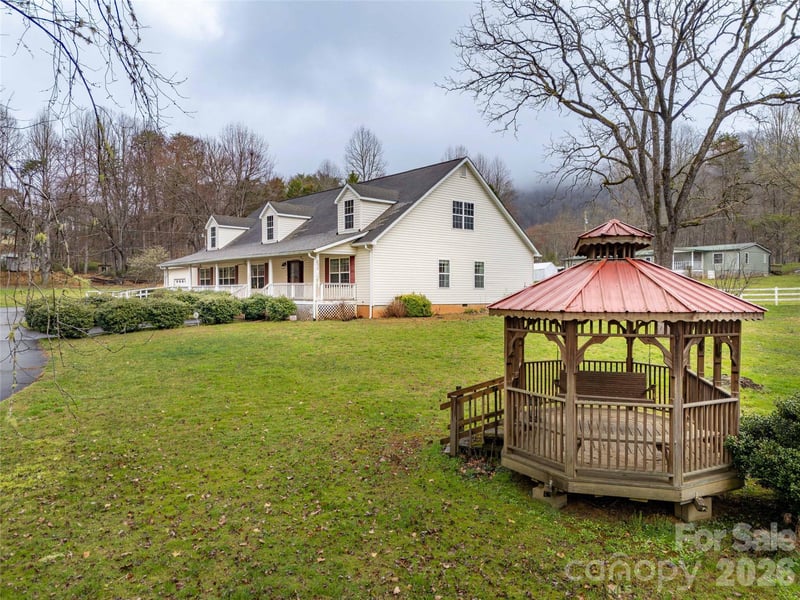 1564 Camp Creek Rd, Whittier, NC 28789