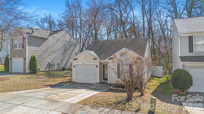 1031 Allegiance Dr, Charlotte, NC 28217