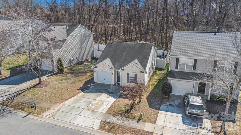 1031 Allegiance Dr, Charlotte, NC 28217