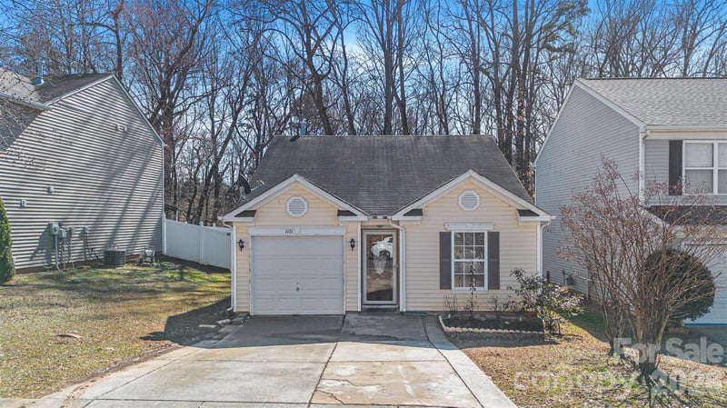 1031 Allegiance Dr, Charlotte, NC 28217