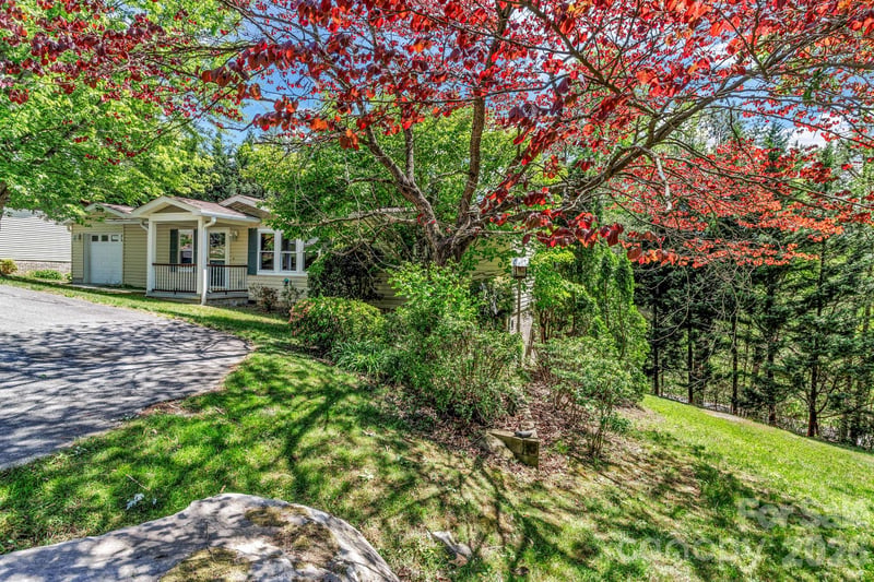 405 Deerfield Ct, Hendersonville, NC 28792