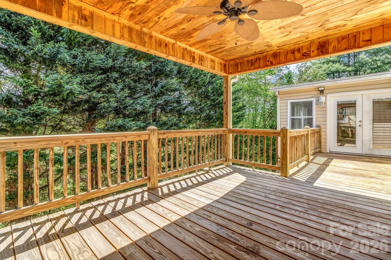 405 Deerfield Ct, Hendersonville, NC 28792