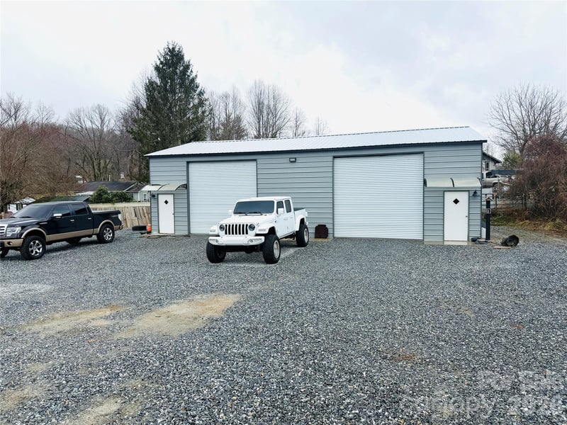 3021 Spartanburg Hw, East Flat Rock, NC 28726