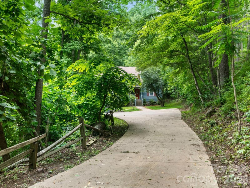 44 Leisure Mountain Rd, Asheville, NC 28804