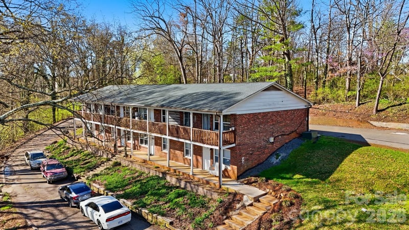 1075 7th Ave, Hickory, NC 28601
