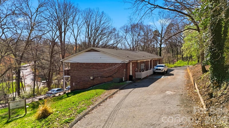 1075 7th Ave, Hickory, NC 28601