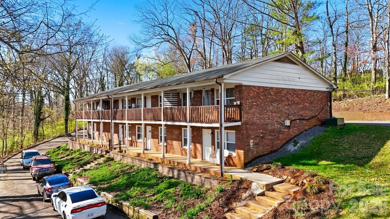 1075 7th Ave, Hickory, NC 28601