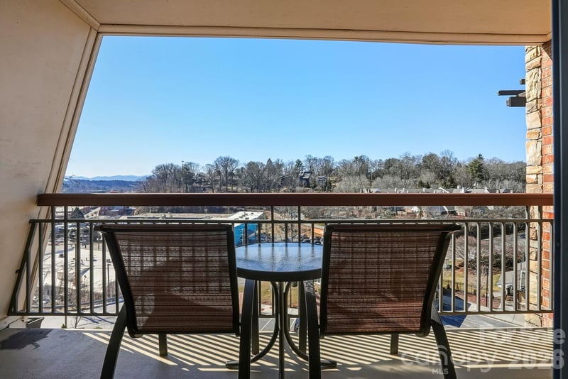 402 Bowling Park Rd #402, Asheville, NC 28803