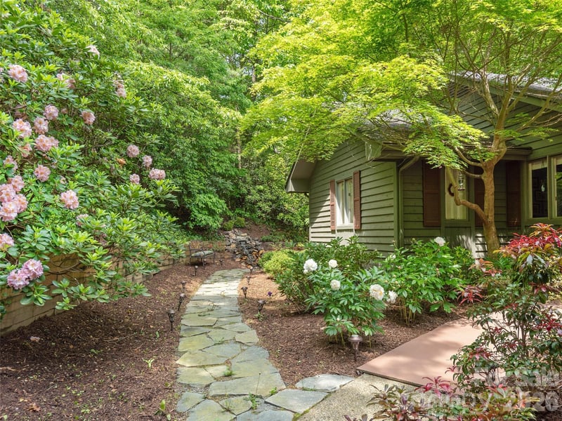 204 Greenleaf Dr, Flat Rock, NC 28731