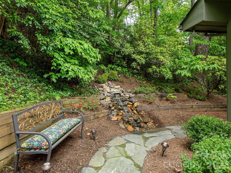 204 Greenleaf Dr, Flat Rock, NC 28731