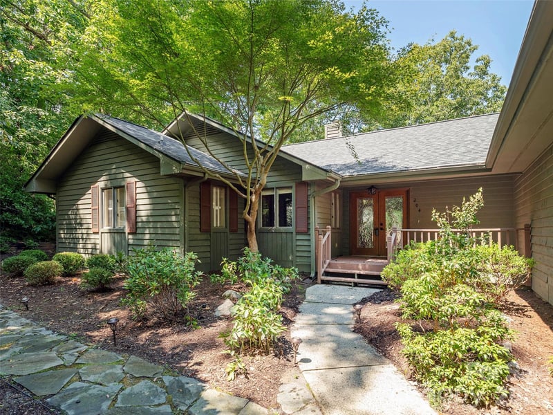 204 Greenleaf Dr, Flat Rock, NC 28731
