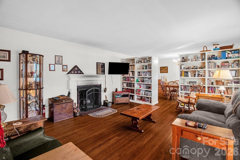 305 Hilltop Dr, Lexington, NC 27292