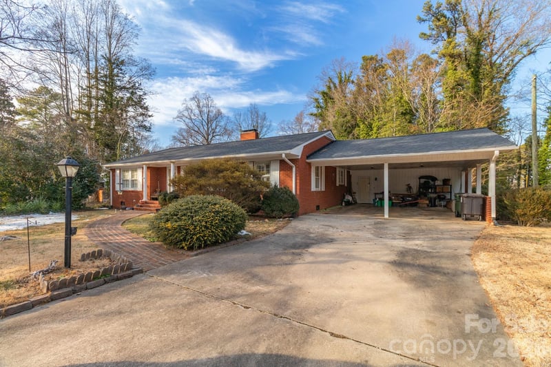 305 Hilltop Dr, Lexington, NC 27292