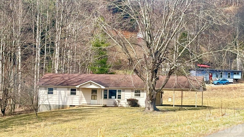 225 Davis Rd, Crumpler, NC 28617