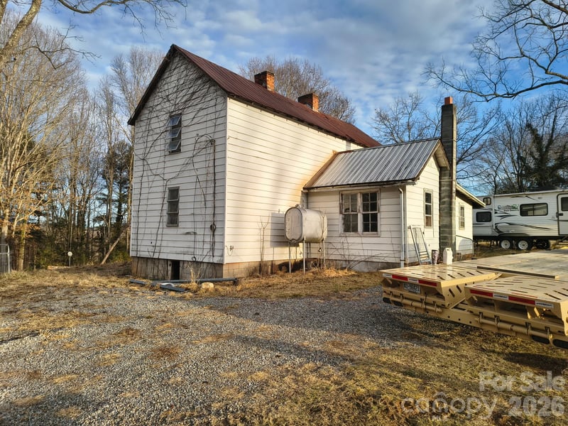 101 Knight Dr, Clyde, NC 28721