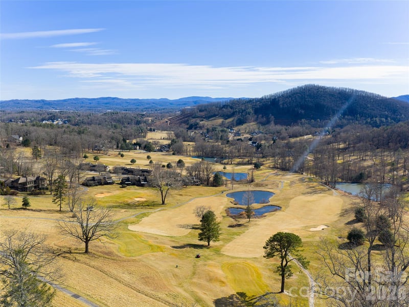 40 Cedar Dr, Mills River, NC 28759
