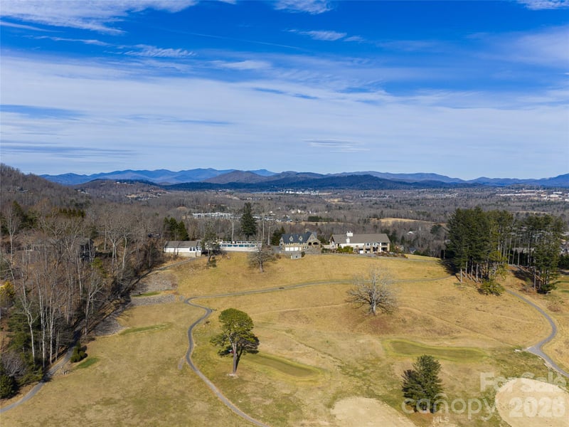 40 Cedar Dr, Mills River, NC 28759