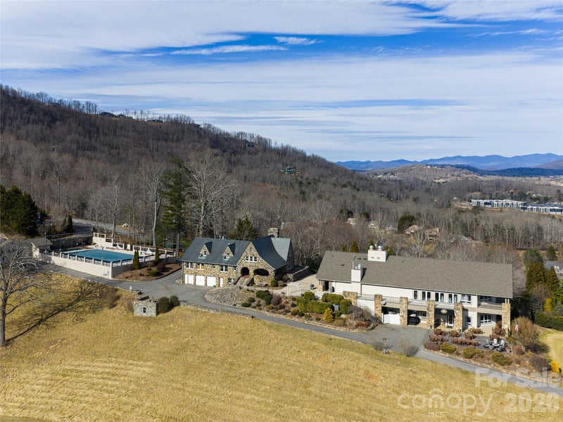 40 Cedar Dr, Mills River, NC 28759