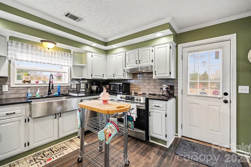 2166 Statesville Hw, Mooresville, NC 28115