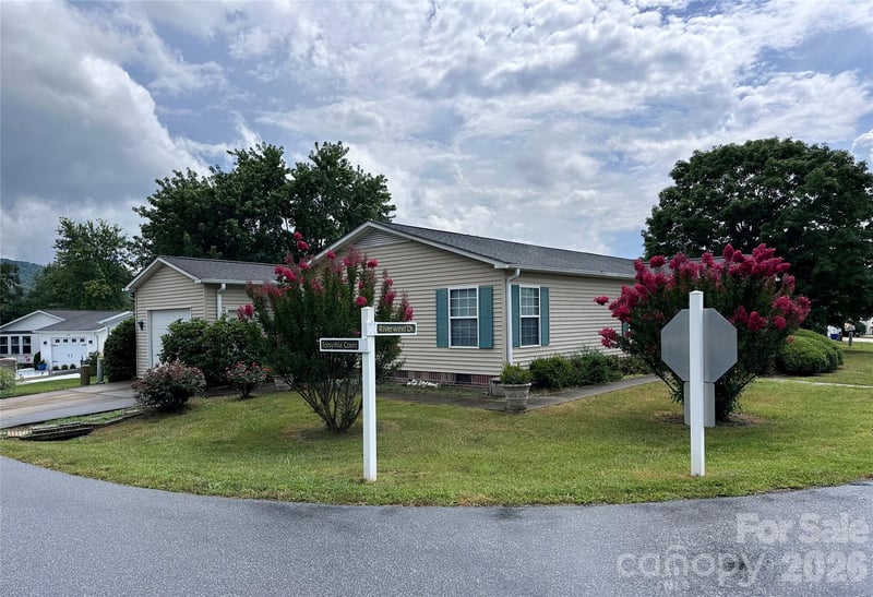 308 Riverwind Dr, Hendersonville, NC 28739