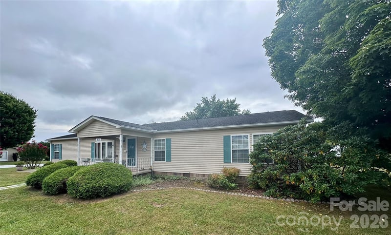 308 Riverwind Dr, Hendersonville, NC 28739