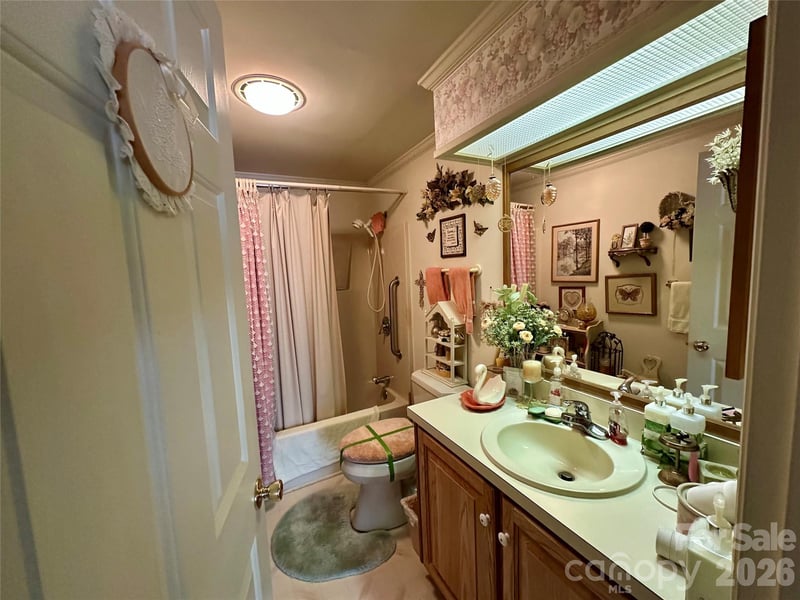 308 Riverwind Dr, Hendersonville, NC 28739