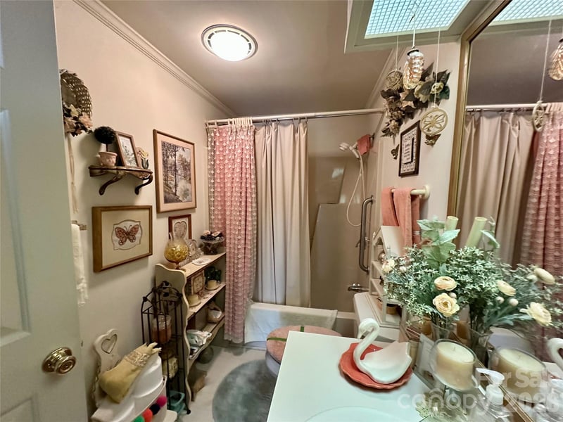 308 Riverwind Dr, Hendersonville, NC 28739