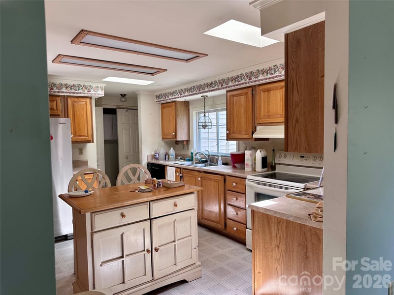 308 Riverwind Dr, Hendersonville, NC 28739