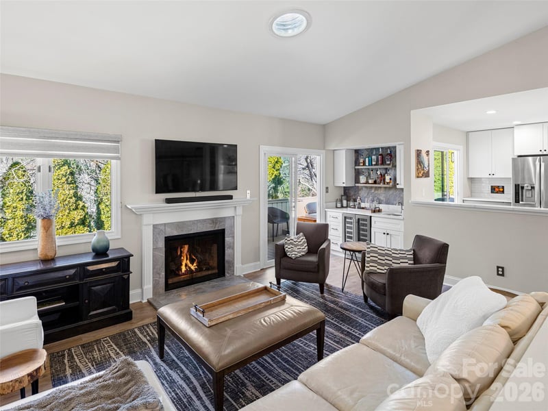 120 Deerlake Dr, Asheville, NC 28803